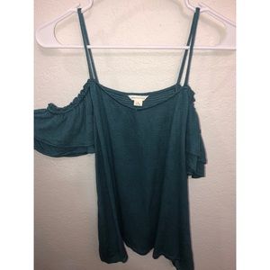 AÉROPOSTABLE RUFFLED COLD SHOULDER TOP